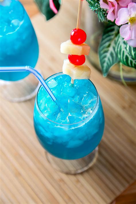 blue hawaiian cocktail recipe ice cold  refreshing