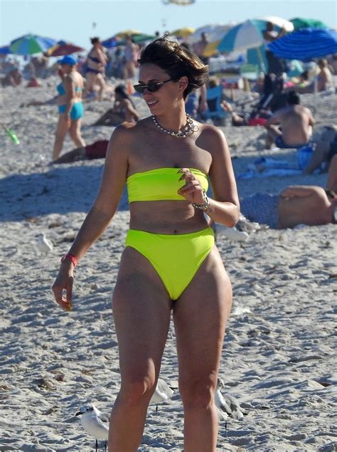 Yesjulz Ass In Bikini Natural Curves Alert Scandal