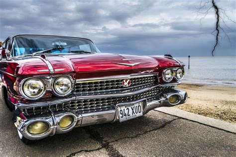american  cars      decades   offer drivers luxury glamor