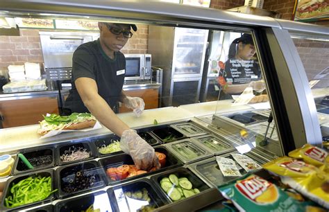 subway agrees  measure  footlong subs    theyre