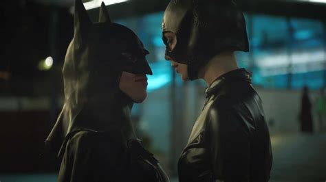 batman and catwoman movie kiss