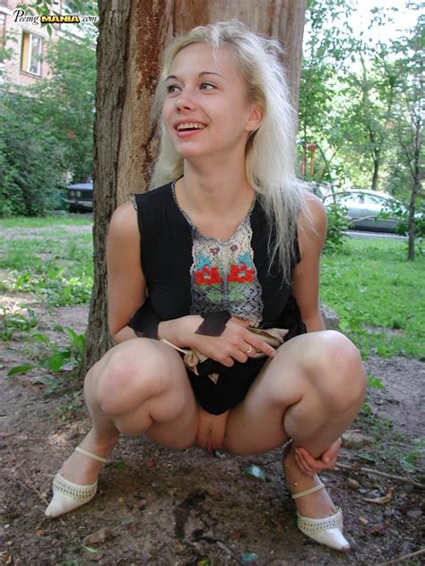 pee needed blonde squats behind a tree to relieve herself in the park pichunter