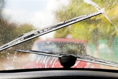 quick easy ways  clean car windows