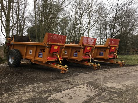 muck spreader hire rear discharge rm agricultural services machinery repairs  hire