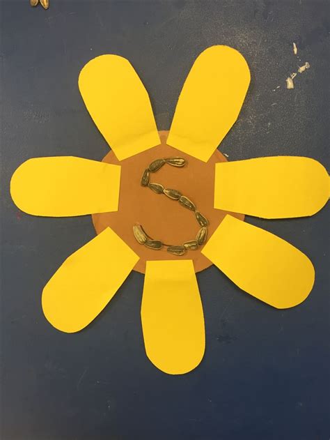 sunflower craft  letter  preschool atmakeitfunpreschool sunflower