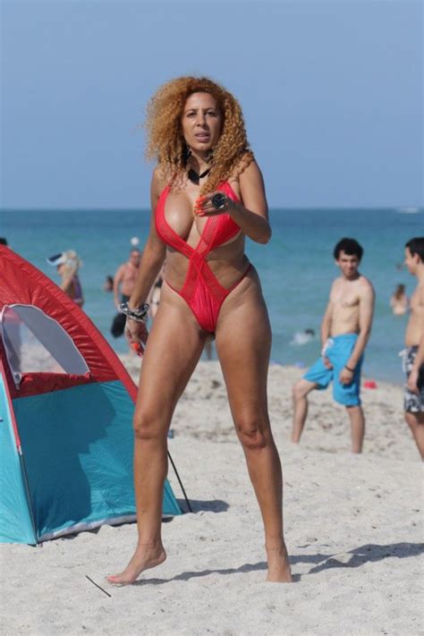 photos afida turner en bikini rouge elle donne tout à miami bikini rouge maillots de