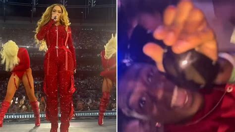 security snatch beyonce s sunglasses after singer throws them into crowd