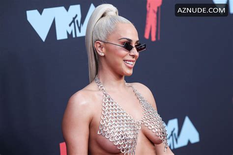 veronica vega shows off her tits at the 2019 mtv video music awards in