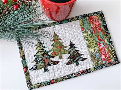 simple christmas mug rug mug rug patterns christmas mug rugs