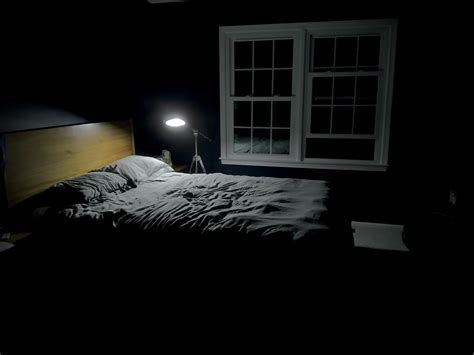 bedroom  night    straight    horror film oddlyterrifying