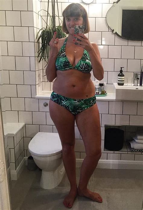 Mum Bloggers Share Photos Of Themselves In Their Pants Daily Mail Online