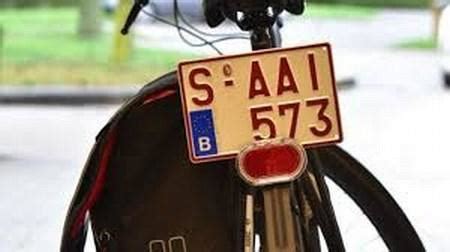 nummerplaat voor brommer lichte vierwieler  krachtige elektrische fiets lokale politie hekla