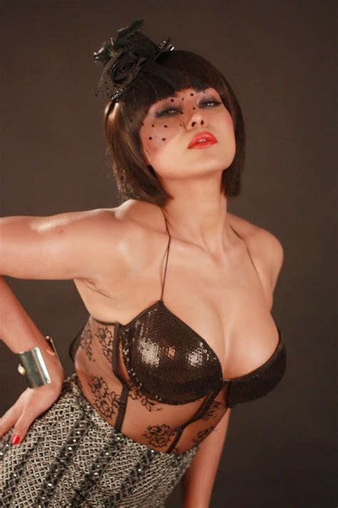 Pakistani Actress Veena Malik Latest Bikini Photo Shoot Photos