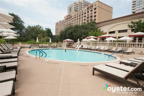 seasons hotel austin review    expect   stay