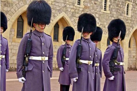 guard change windsor changing   guard