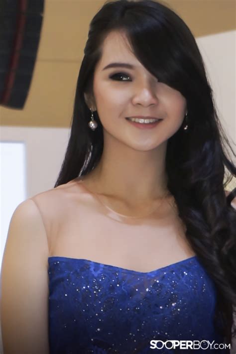 spg spg cantik nan seksi di giias 2015 kumpulan artikel