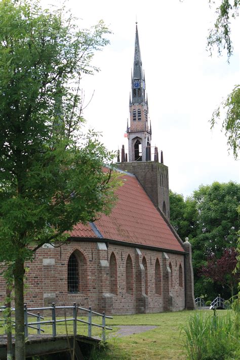 kerkje harkema den ham gebouwd door veehouder albert harkema groningen nederland en moskeeen
