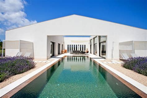 beautiful house  courtyard   swimming pool interiorzine