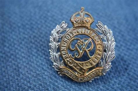 ww british army officers cap badge royal engineers kings crown