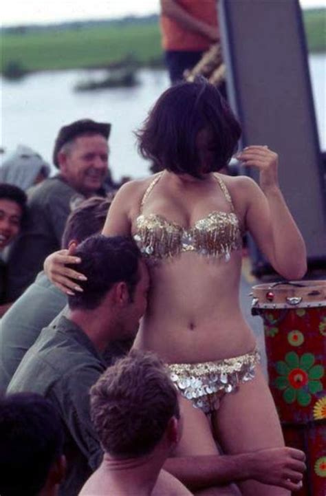 Candid Color Shots Show Bar Girls During The Vietnam War 24 Pics