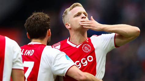 donny van de beek  man utd  tottenham transfer claims dutch football expert