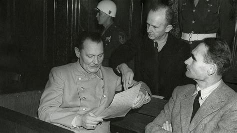 纽伦堡审判照片：戈林嬉皮笑脸，图七最倒霉，处死后被平反