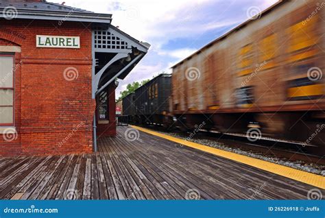 verzendend trein en station stock foto image  vervagen leider