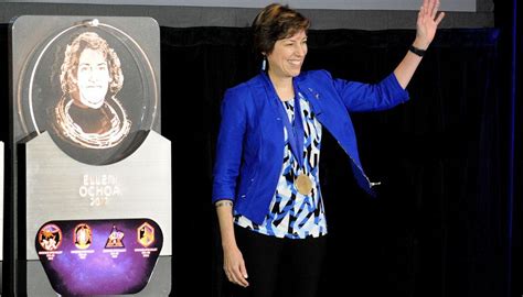 first hispanic woman in space receives highest astronaut honor al dÍa news