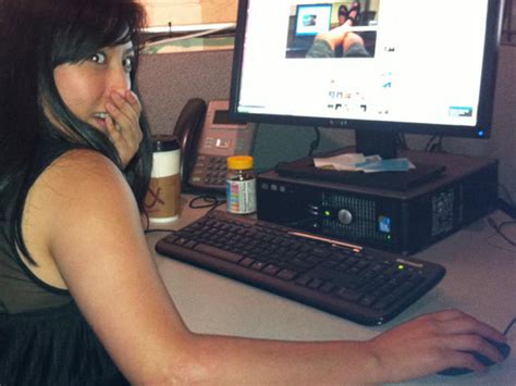Goofing Off Online Increases Productivity At Work Cbs News
