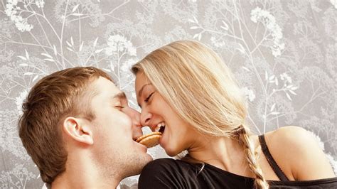 7 Jenis Ciuman Di Bibir Yang Disukai Pria Jangan Lupa Saling Meraba