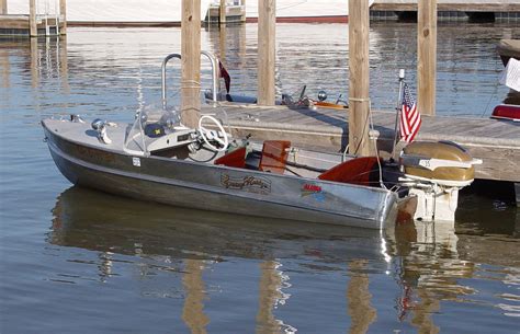 vintage alumacraft  hull aluminum fishing boats runabout boat vintage boats