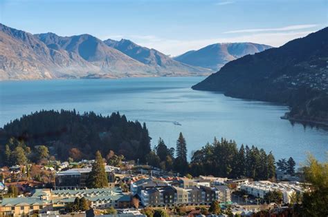 holiday inn express brand opens  queenstown tan