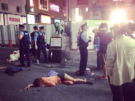 college women mysteriously collapse in a tokyo street