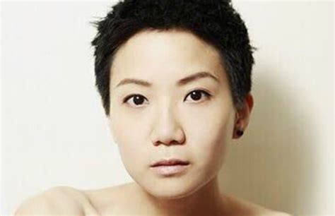 lesbian singer ellen loo joyce dies in fall from hong kong apartment building