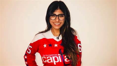 porn star mia khalifa publicly posts dm from the man who