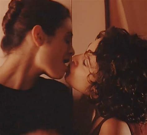 alyssa milano and charlotte lewis sex in embrace of the vampire free
