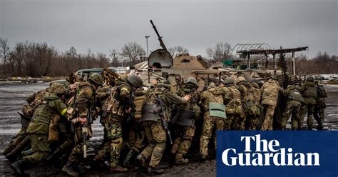 Thousands Flee Debaltseve In Eastern Ukraine In Pictures World News
