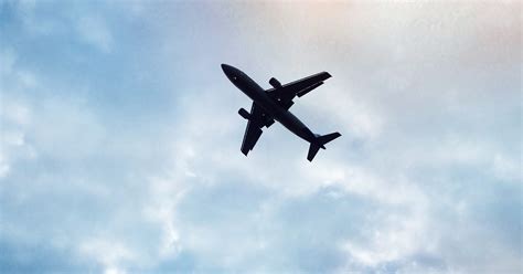 travel hacks flying tips  flight attendants