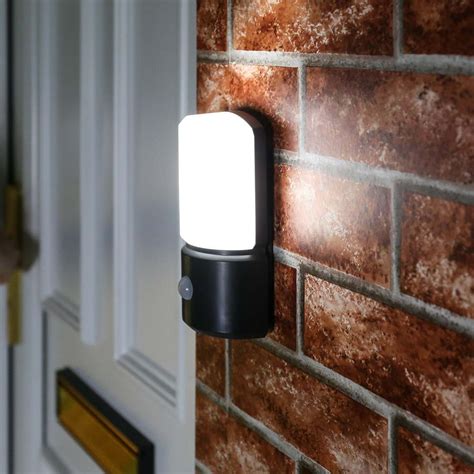 outdoor battery security wall light  pir white leds
