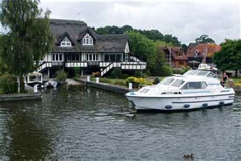 boat hire  uk canals  rivers boating holidays