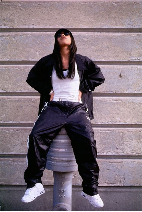Aaliyah Photo Aaliyah Aaliyah Outfits Aaliyah Style Hip Hop Outfits