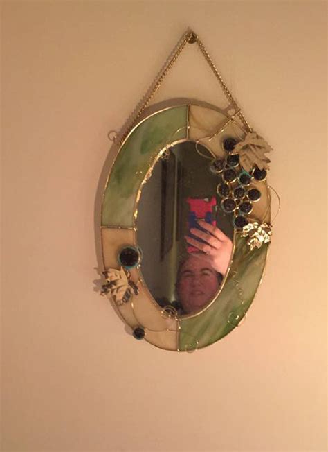 people trying to take photos of mirrors they want to sell is my new favorite thing