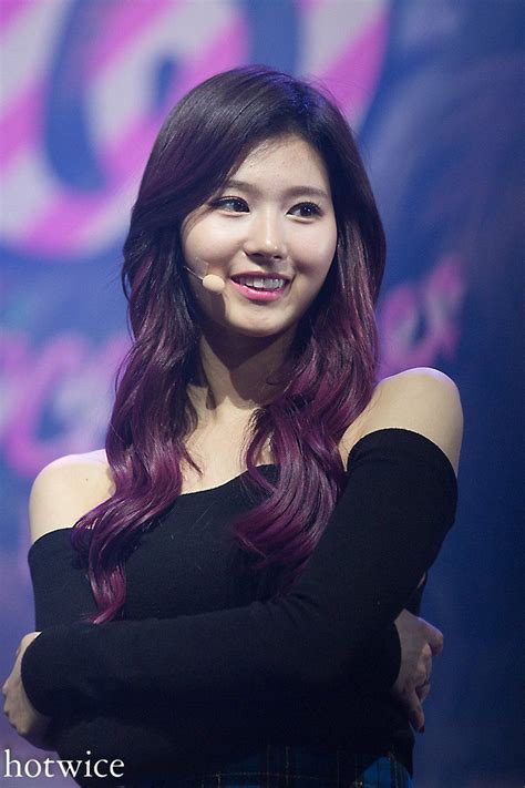 6 Amazing Pictures Of Sana S Sexy Shoulder Outfit Koreaboo