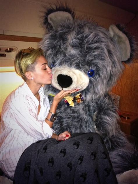 miley kisses boo the bear in her plane see