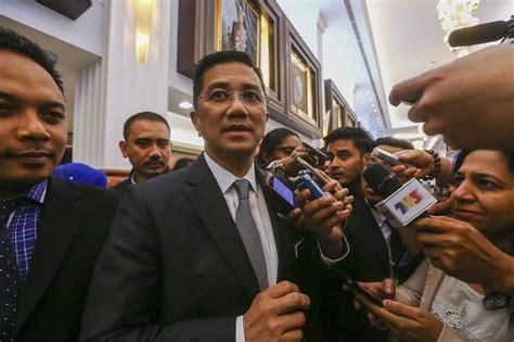 Quit Over Sex Video Scandal ‘look In The Mirror’ Azmin Tells Anwar