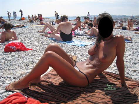 sfiziosa nude in public photos at voyeurweb