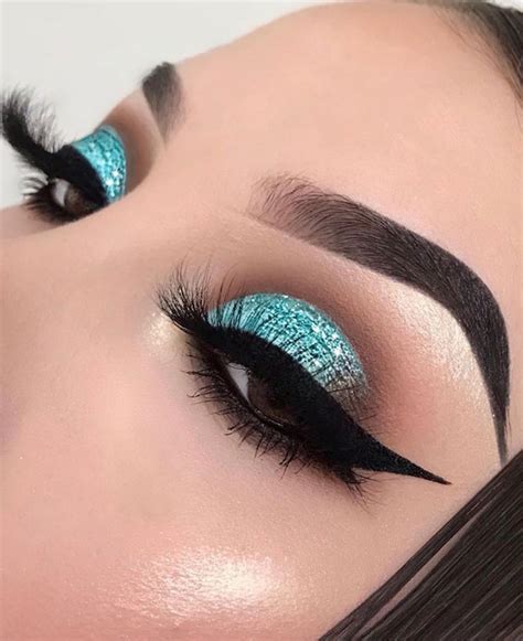 gorgeous eyeshadow looks the best eye makeup trends icy blue