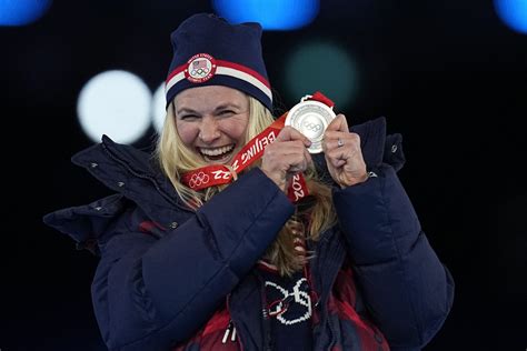 jessie diggins wins 2022 olympics silver day after food poisoning