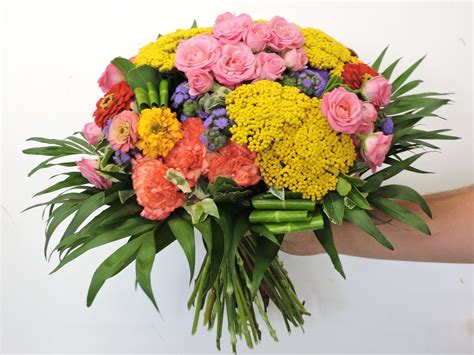 bouquet rond decoratif par masse colore realise par les cap  eme annee aout cfa blagnac