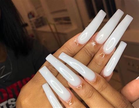 @ð™™ð™–ð™™ð™­ð™¡ð™¡ . ðŸ§šðŸ½â€â™€ï¸ in 2020 | White acrylic nails, Long